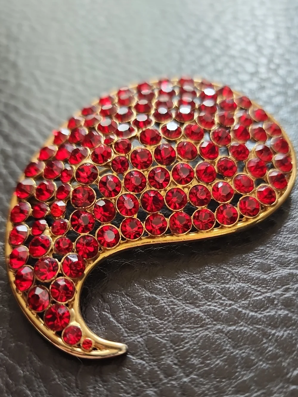 VTG Gold-Tone Red Crystal Brooch - Women Jewelry